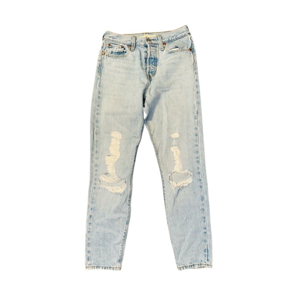 Levi’s Woman’s Wedgie Straight Leg Light Blue Distressed Denim Jeans B8